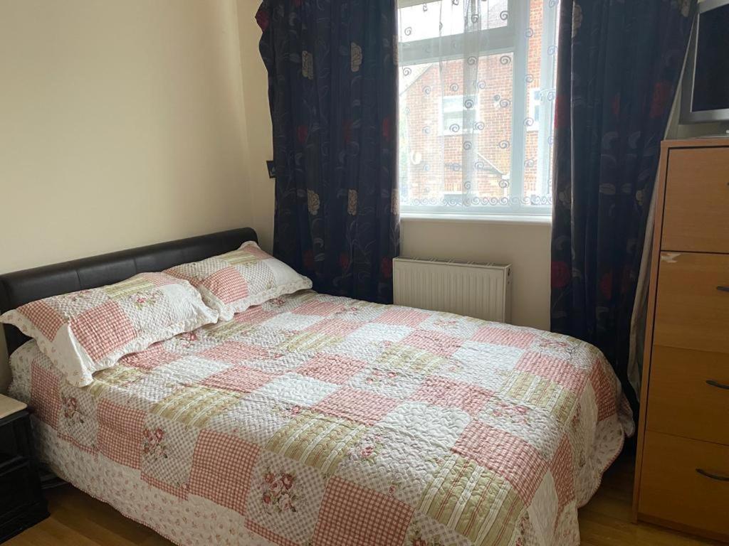 Specious Room In Northolt Northolt  Esterno foto