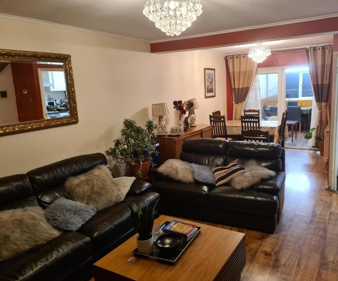 Specious Room In Northolt Northolt  Esterno foto