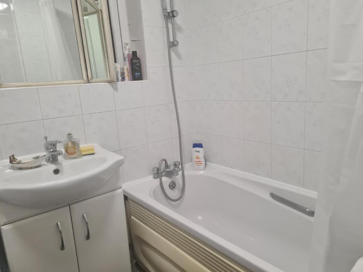 Specious Room In Northolt Northolt  Esterno foto